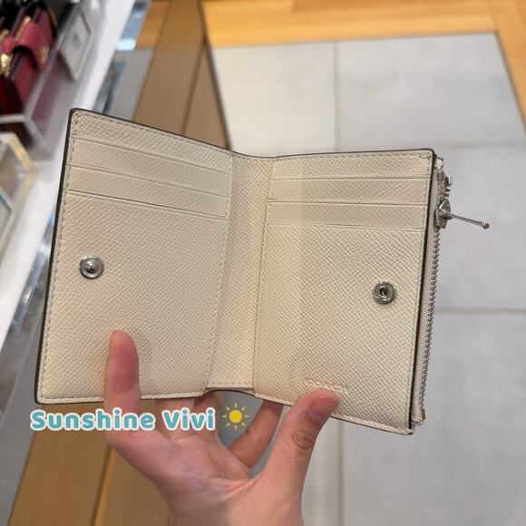 NWT Coach CR983 Silver /Chalk Cross Grain Leather Bifold Wallet - Picture 4 of 4